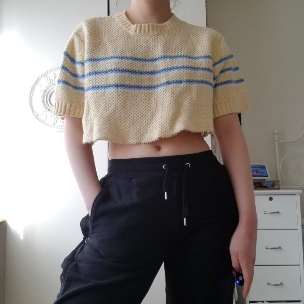 Vintage cropped raw hem yellow and blue sweater